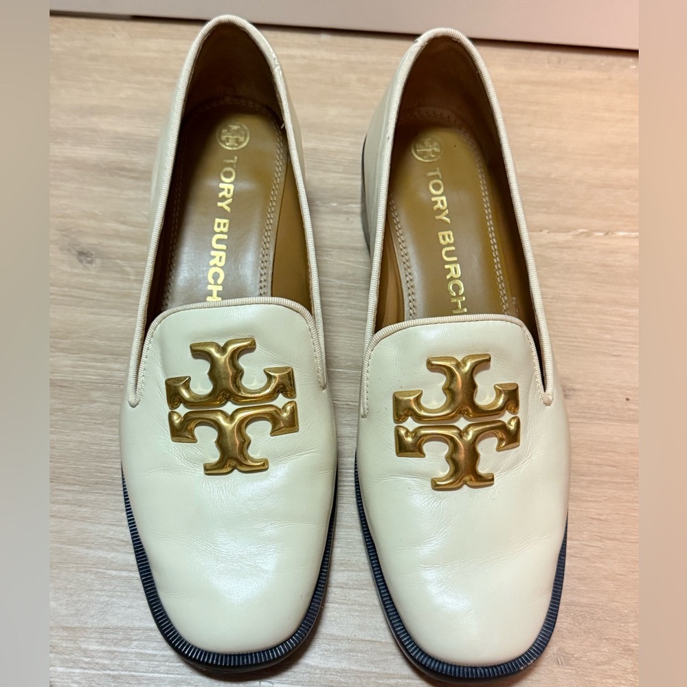 Tory Burch Cream loafer with Gold Emblem
